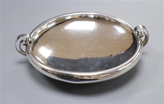 A George VI silver shallow two handled bowl, Birmingham, 1938, 14.5 oz.